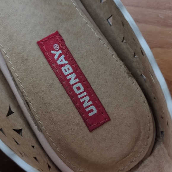 Baby pink flower flats - Picture 3 of 4